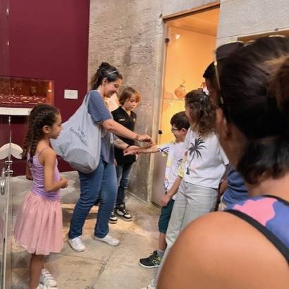Les visites -ateliers jeune public- Archéologue céramologue en herbe Les visites -ateliers jeune public- Archéologue céramologue en herbe