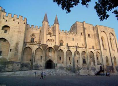 Avignon au temps des Papes en Anglais