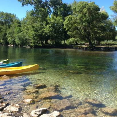 Canoe down the river Sorgue with Canoë Evasion