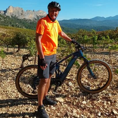 Gigondas, Sablet and Séguret, authentic villages at the foot of the Dentelles de Montmirail: Guided bike ride