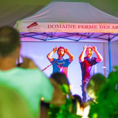 Les Je'dis vin - 'De Dekking' concert op Domaine la Ferme des Arnaud