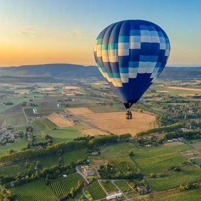 Hot-air balloon flight: a magical experience at sunrise
