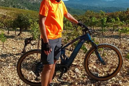 Gigondas, Sablet et Séguret, villages authentiques au pied des Dentelles de Montmirail : Balade accompagnée à vélo