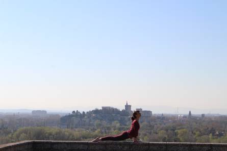 Séance de yoga aux Jardins de l'Abbaye